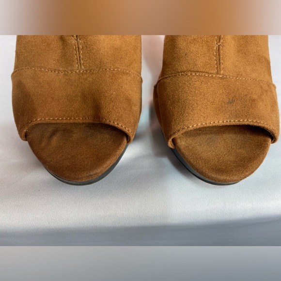 Brash brown faux suede like, buckle, open toe, platform, high heels size 7 - Picture 3 of 17